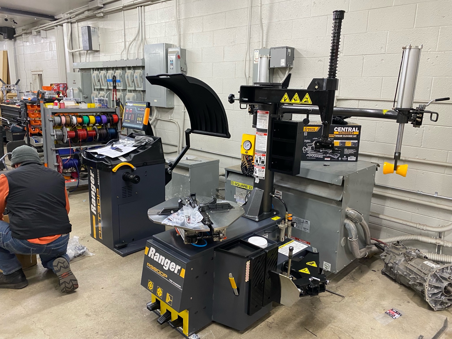 Tire machine and balancer